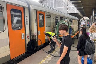 Leo Expressem do Hulína na vlastní kůži. Vlaky jako za Marie Terezie, glosovala cestující